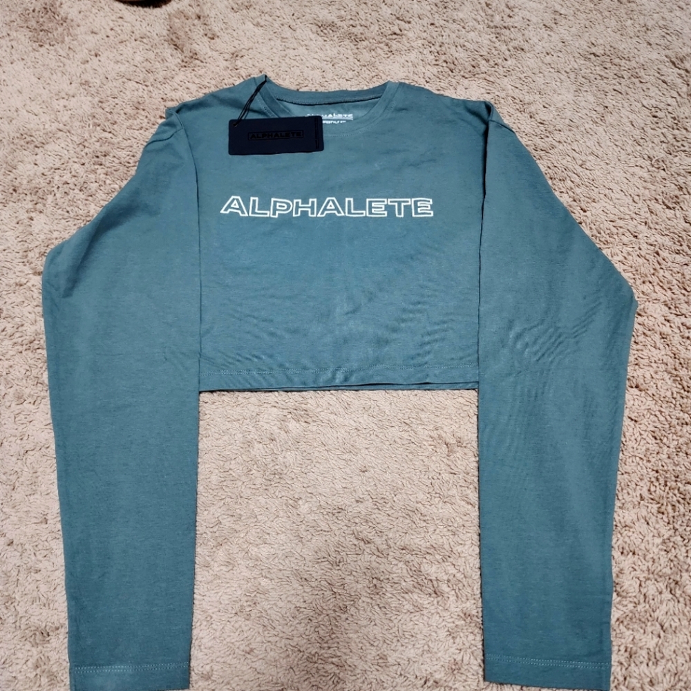 ALPHALETE, long sleeve crop top